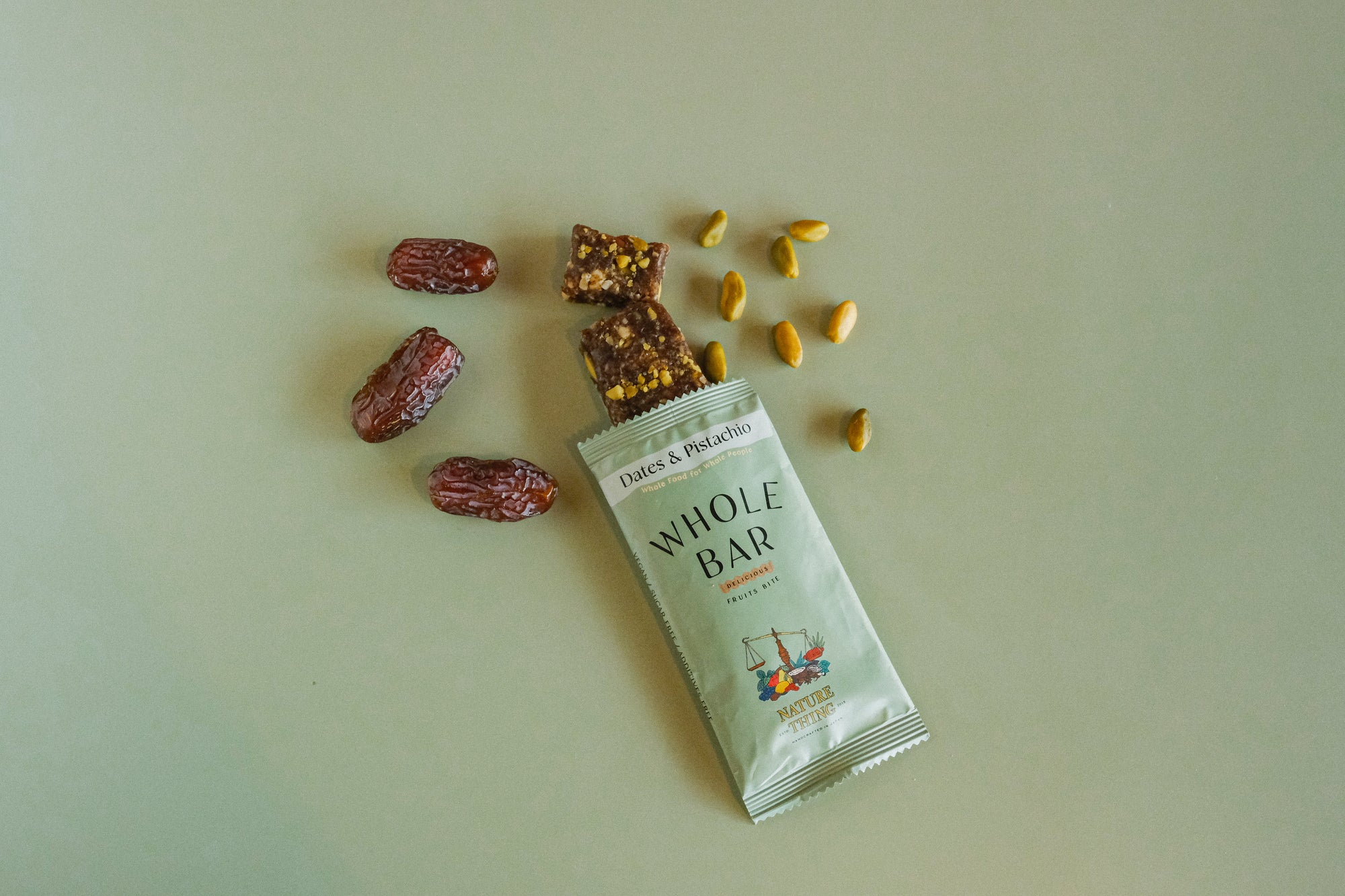 WHOLE BAR / Dates & Pistachio